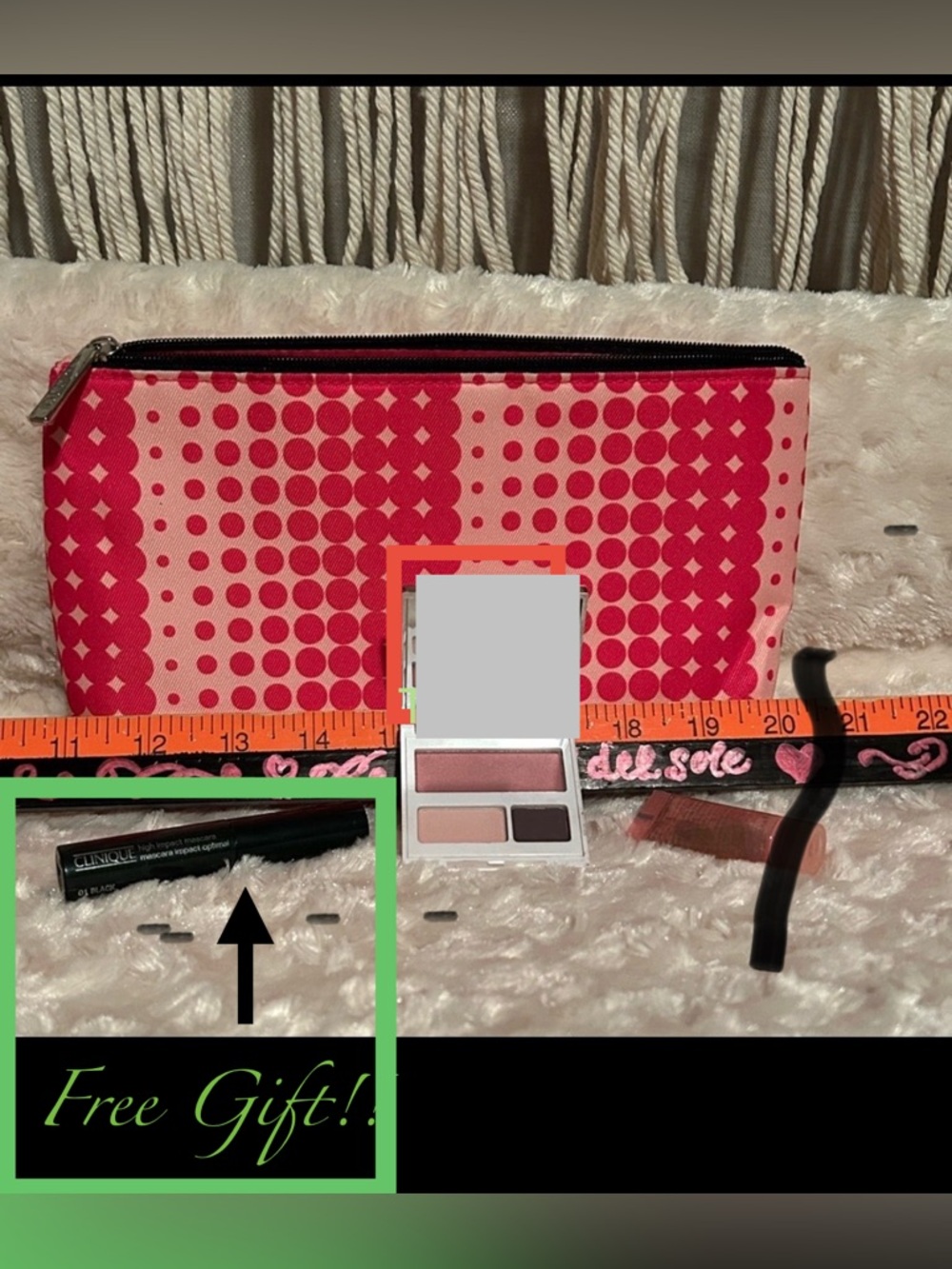 Clinique Eyeshadow Palette with Pink Cosmetic Bag - Picture 1 of 7